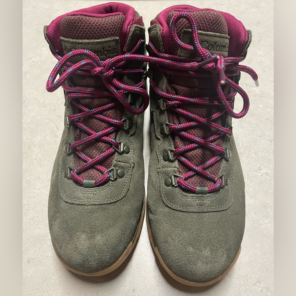 Columbia Newton Ridge Waterproof Green Suede Hiking Boots Purple Laces Size 9.5
